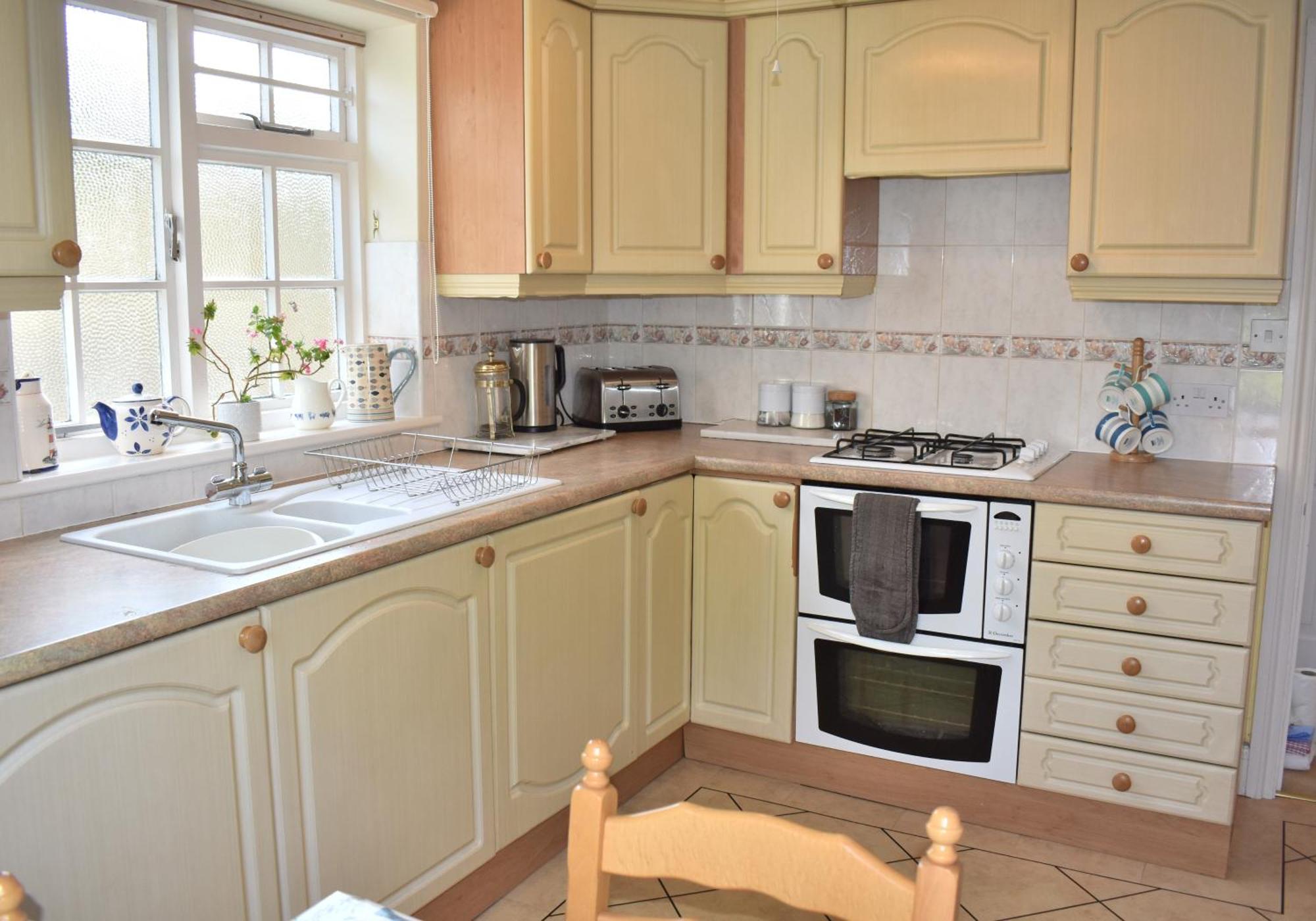 Georgian 2 Bedroom Apartment In Chichester With Free Parking - Chichester Holiday Properties Экстерьер фото