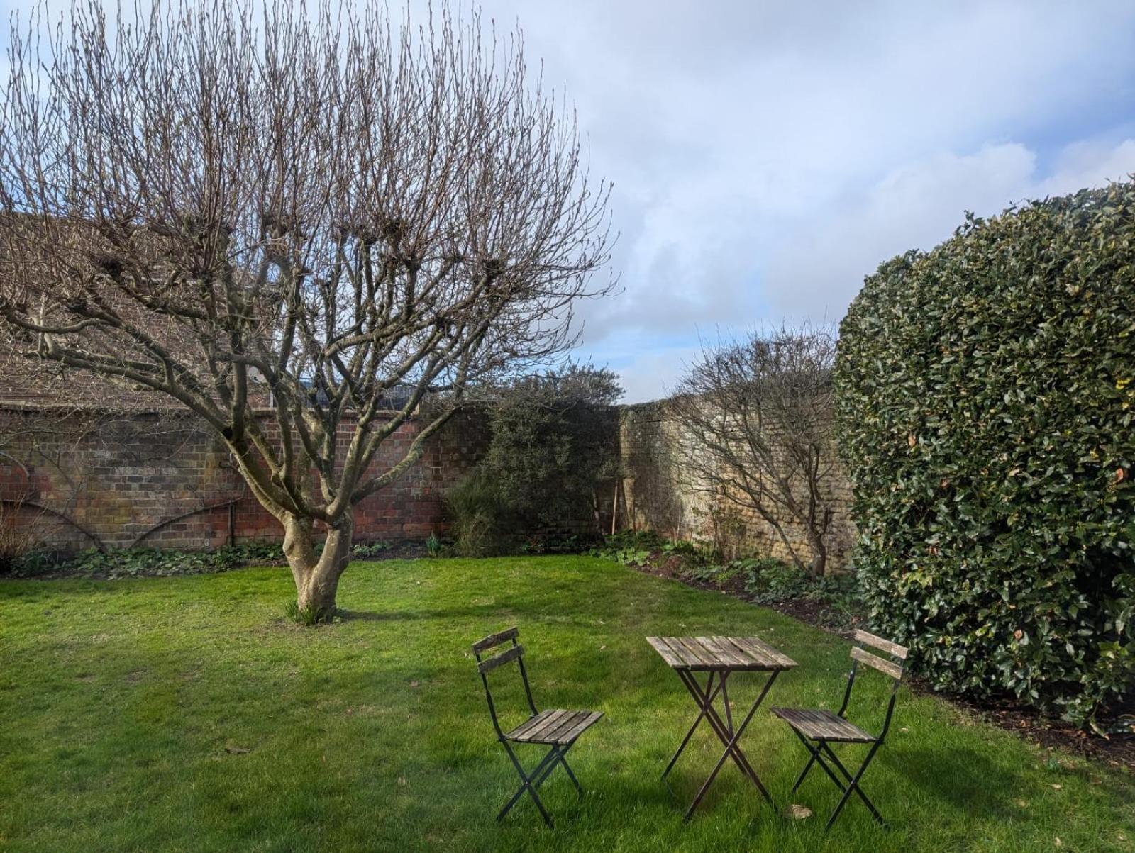 Georgian 2 Bedroom Apartment In Chichester With Free Parking - Chichester Holiday Properties Экстерьер фото