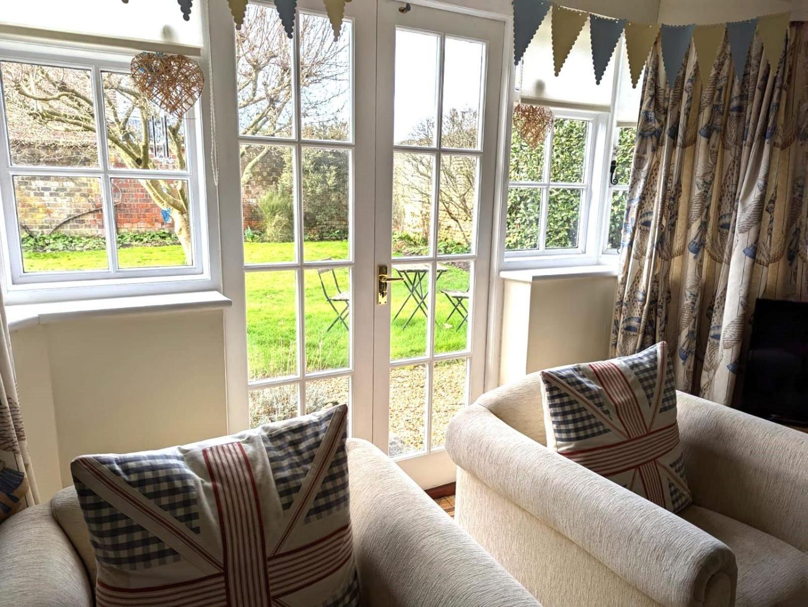 Georgian 2 Bedroom Apartment In Chichester With Free Parking - Chichester Holiday Properties Экстерьер фото