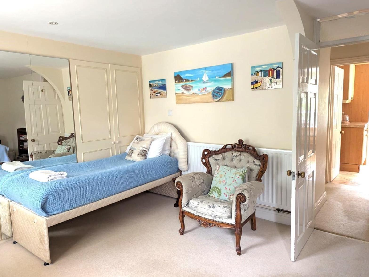 Georgian 2 Bedroom Apartment In Chichester With Free Parking - Chichester Holiday Properties Экстерьер фото